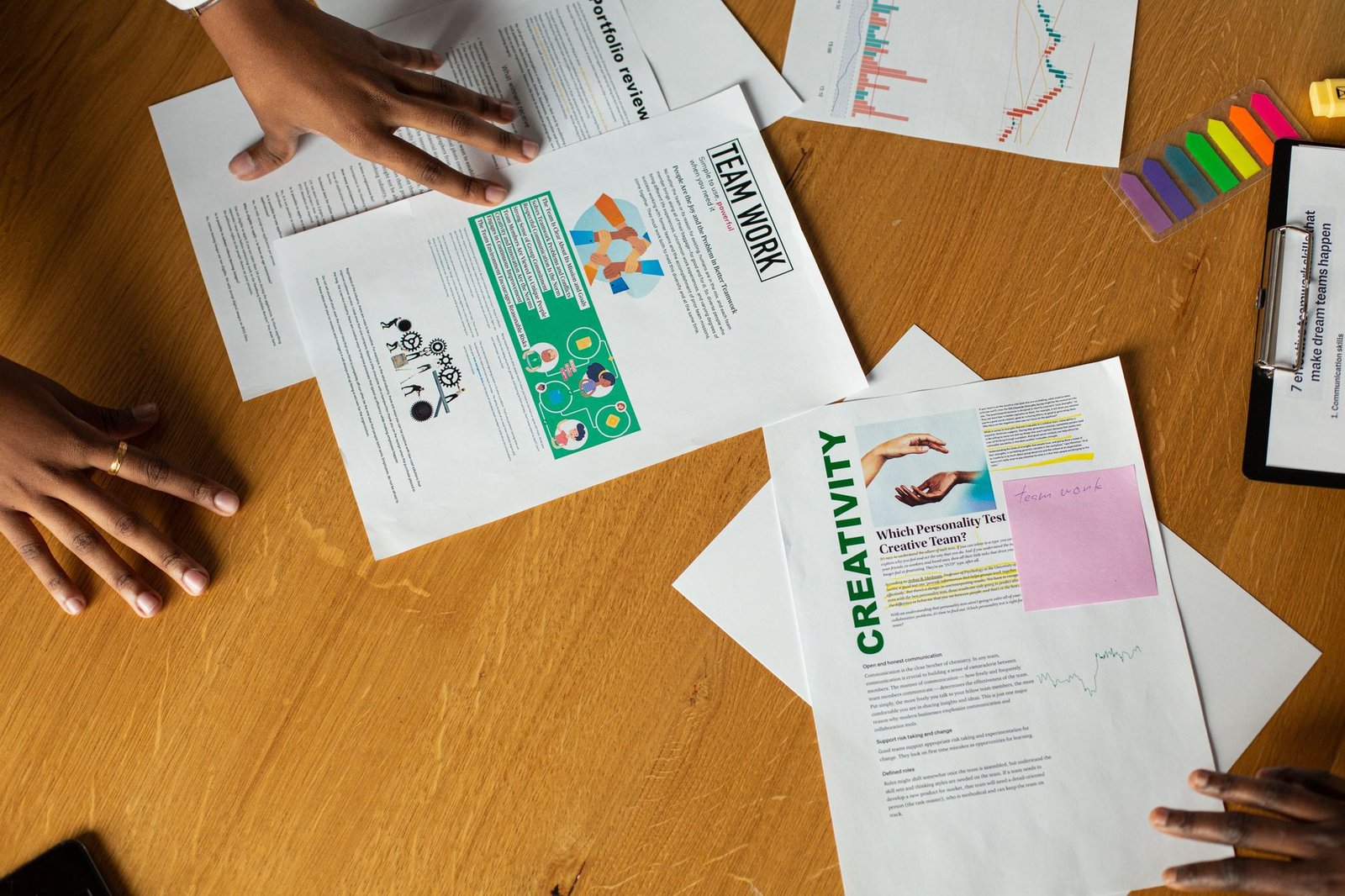 Image illustrant les étapes clés pour concevoir une fiche produit percutante et optimisée pour le design technique