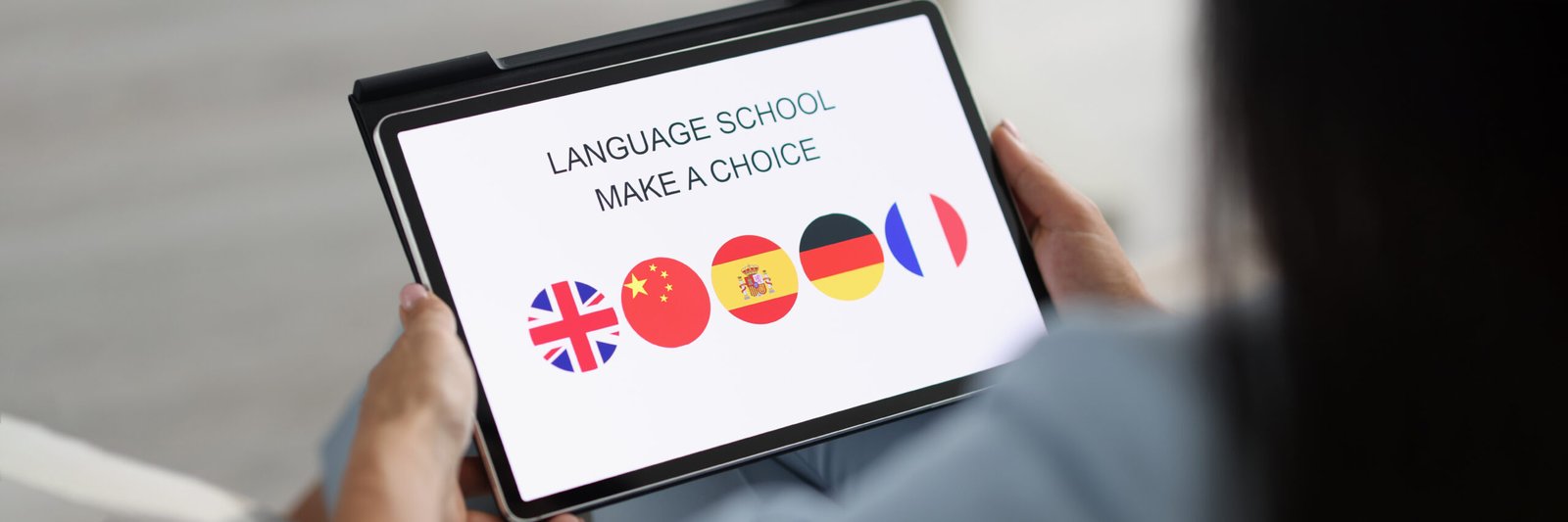 Exemple de site multilingue illustrant une localisation réussie avec interface utilisateur adaptée et contenu culturellement pertinent