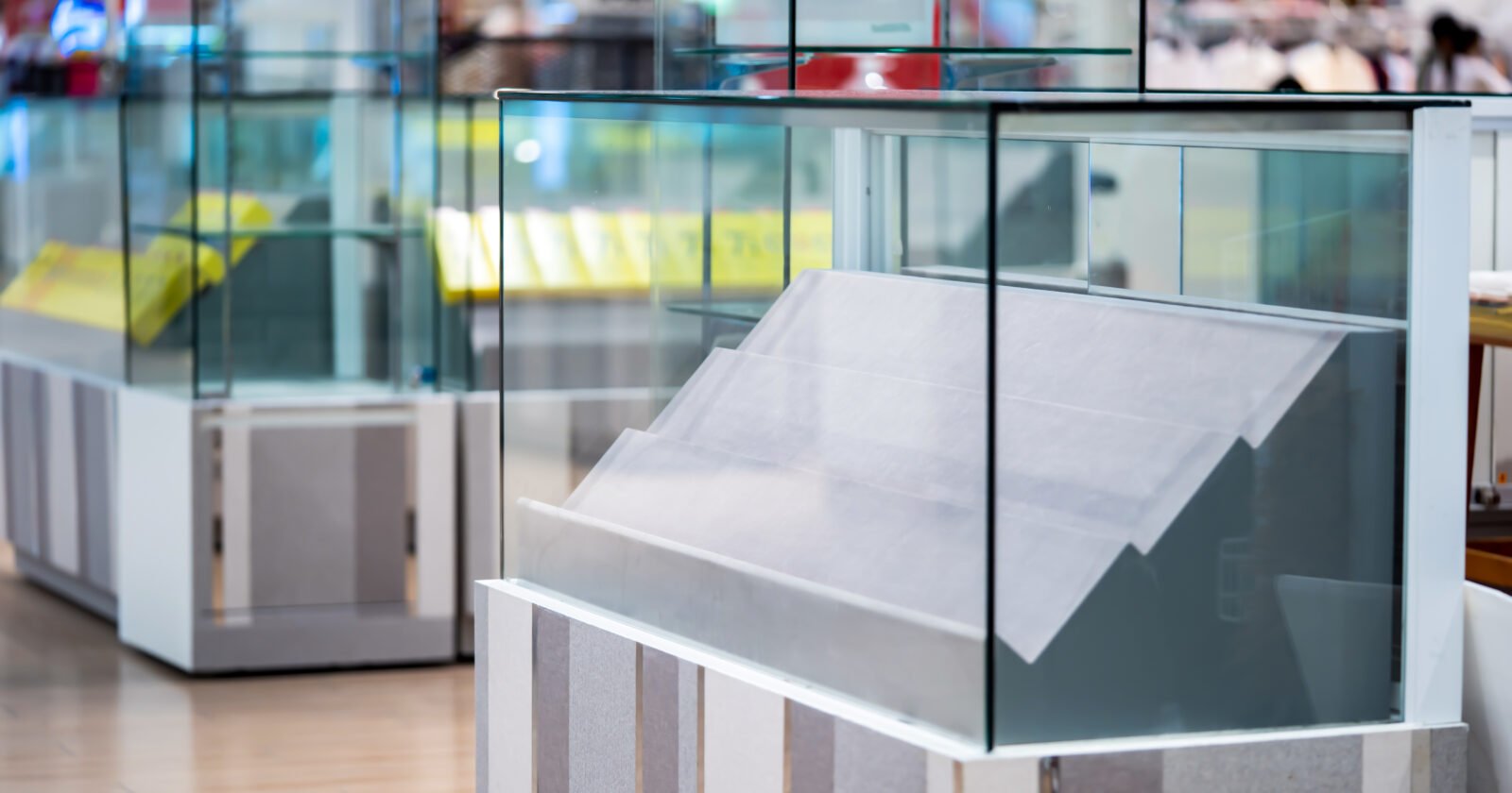 Stand de salon moderne avec design innovant et attractif pour attirer les visiteurs et optimiser la visibilité de votre marque